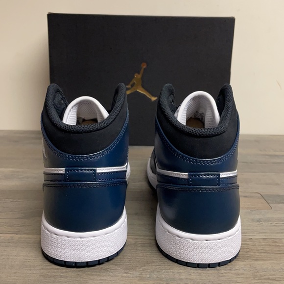Air Jordan 1 mid GS size 7Y/Women’s size 8.5 White/Navy/Black new with box - Picture 4 of 12